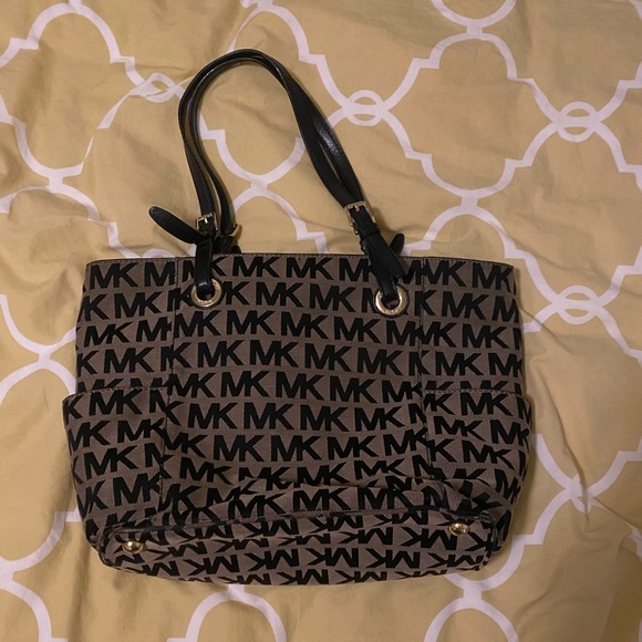 Michael Kors Jet Set Tote Bag - Picture 2 of 7